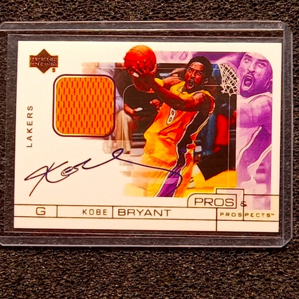 2001 Kobe Bryant Pros & Prospects Autograph Card. Mint Condition